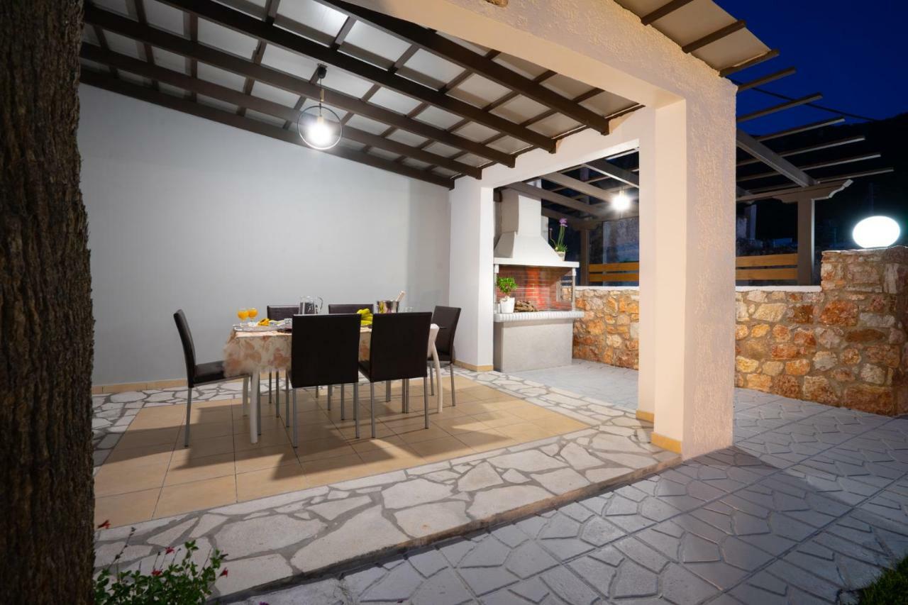 Fontana Luxury Villa Salakos With Pool Near Beach エクステリア 写真